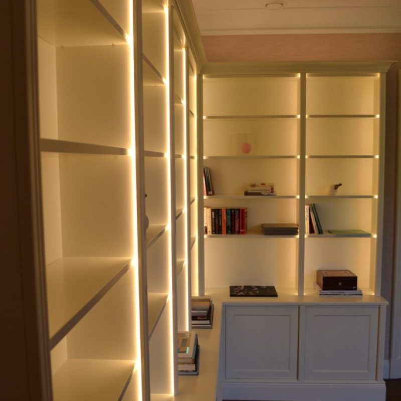 dekorhylla-med-belysning-683x1024